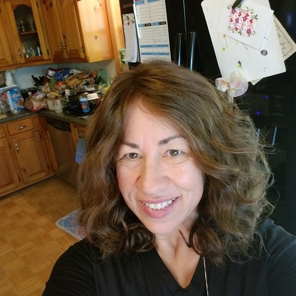 Meet your Posher, Lisa - Picture 1 of 1